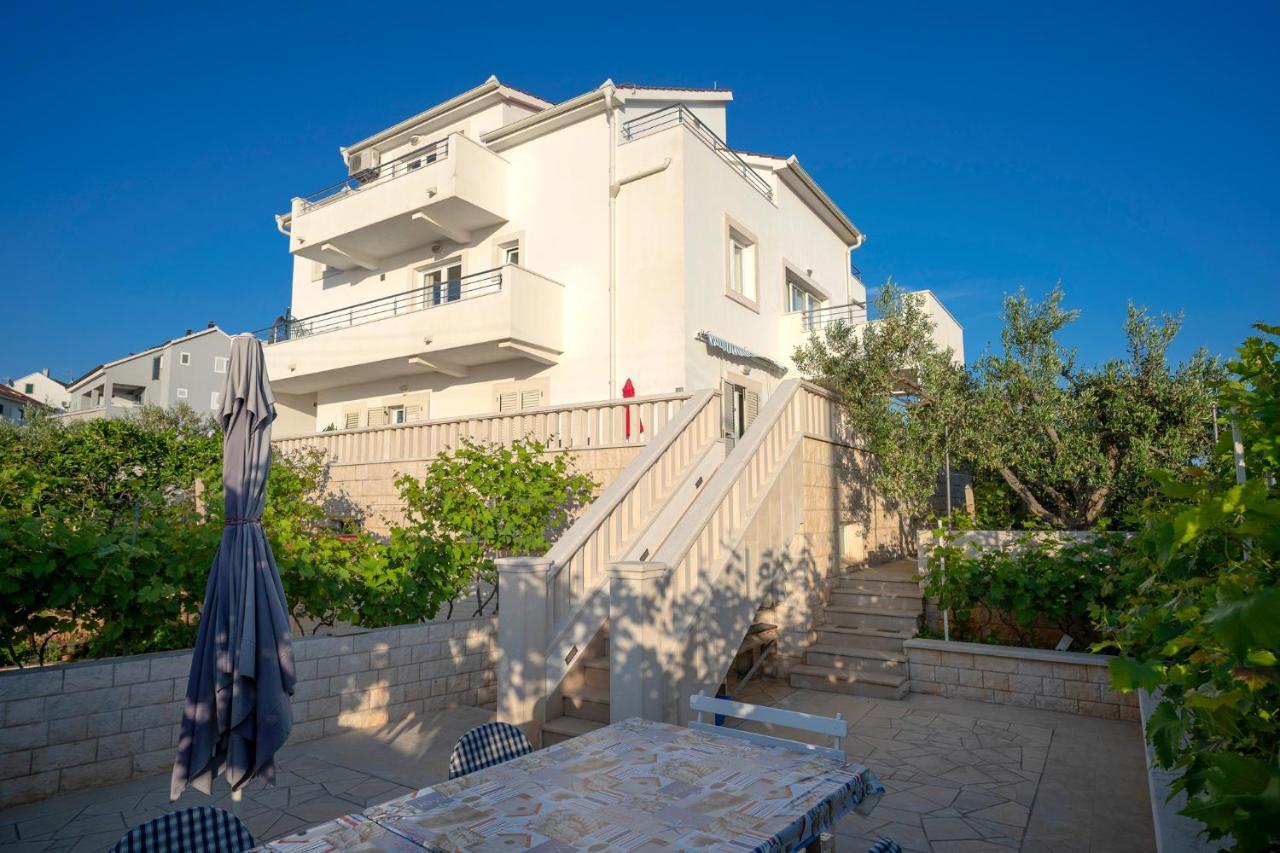 Villa Fio - Rooms & Studio Hvar Town Exterior photo