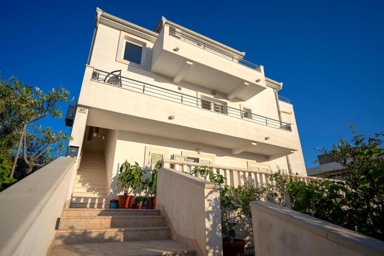 Villa Fio - Rooms & Studio Hvar Town Exterior photo