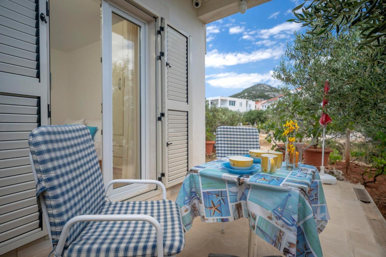 Villa Fio - Rooms & Studio Hvar Town Exterior photo